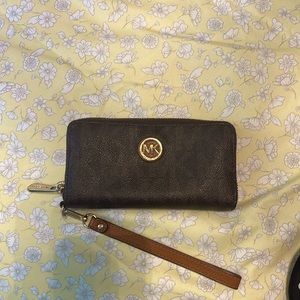 Michael kors wallet. Authentic